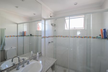 Apartamento à venda com 170m², 3 quartos e 3 vagas Apartamento à venda com 170m², 3 quartos e 3 vagasBanheiro da Suíte 2