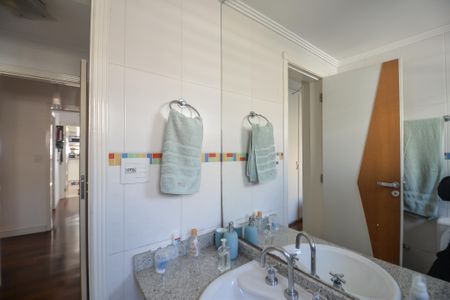 Apartamento à venda com 170m², 3 quartos e 3 vagas Apartamento à venda com 170m², 3 quartos e 3 vagasBanheiro da Suíte 2