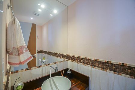 Apartamento à venda com 170m², 3 quartos e 3 vagas Apartamento à venda com 170m², 3 quartos e 3 vagasLavabo