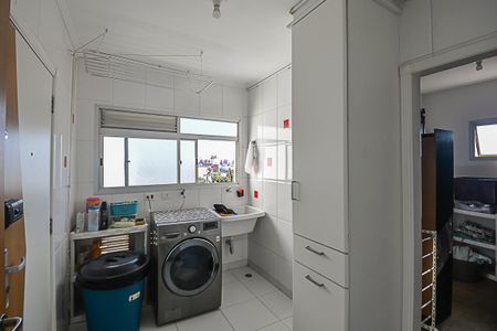 Apartamento à venda com 170m², 3 quartos e 3 vagas Apartamento à venda com 170m², 3 quartos e 3 vagasÁrea de Serviço