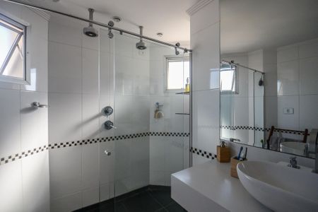 Apartamento à venda com 170m², 3 quartos e 3 vagas Apartamento à venda com 170m², 3 quartos e 3 vagasBanheiro da Suíte 1