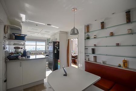 Apartamento à venda com 170m², 3 quartos e 3 vagas Apartamento à venda com 170m², 3 quartos e 3 vagasCozinha