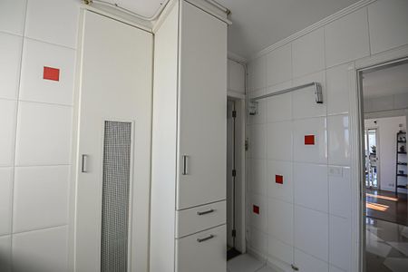 Apartamento à venda com 170m², 3 quartos e 3 vagas Apartamento à venda com 170m², 3 quartos e 3 vagasÁrea de Serviço
