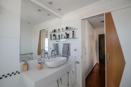 Apartamento à venda com 170m², 3 quartos e 3 vagas Apartamento à venda com 170m², 3 quartos e 3 vagasBanheiro da Suíte 1