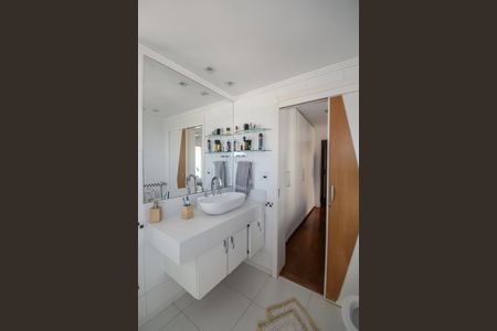 Apartamento à venda com 170m², 3 quartos e 3 vagas Apartamento à venda com 170m², 3 quartos e 3 vagasBanheiro da Suíte 1