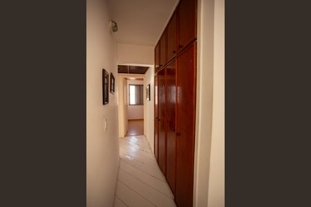 Apartamento à venda com 70m², 3 quartos e 1 vaga Apartamento à venda com 70m², 3 quartos e 1 vagaHall