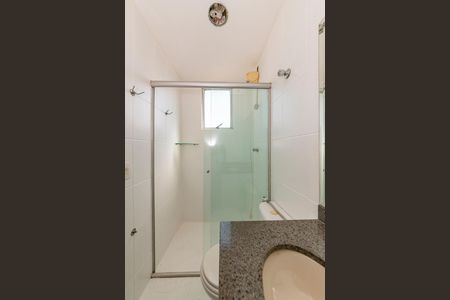 Apartamento à venda com 70m², 2 quartos e 2 vagas Apartamento à venda com 70m², 2 quartos e 2 vagasBanheiro da Suíte
