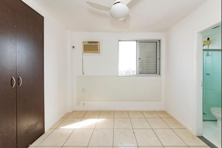 Apartamento à venda com 70m², 2 quartos e 2 vagas Apartamento à venda com 70m², 2 quartos e 2 vagasSuíte
