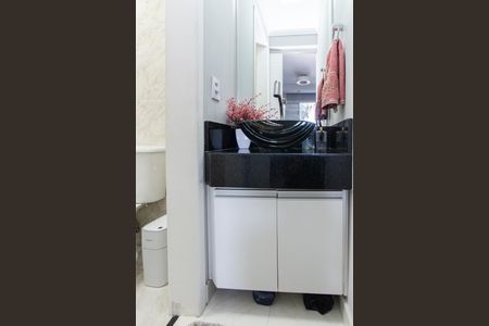 Apartamento à venda com 66m², 2 quartos e 1 vaga Apartamento à venda com 66m², 2 quartos e 1 vagaBanheiro