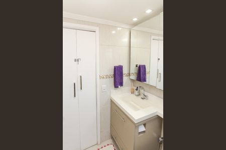 Apartamento à venda com 66m², 2 quartos e 1 vaga Apartamento à venda com 66m², 2 quartos e 1 vagaBanheiro da Suíte