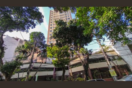 Apartamento à venda com 77m², 2 quartos e 1 vaga Apartamento à venda com 77m², 2 quartos e 1 vagaFachada e portaria