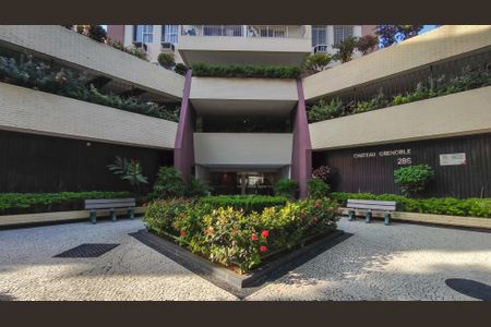 Apartamento à venda com 77m², 2 quartos e 1 vaga Apartamento à venda com 77m², 2 quartos e 1 vagaFachada e portaria