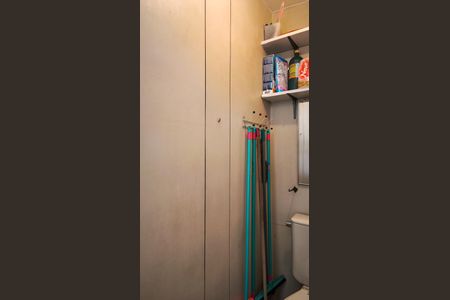 Apartamento à venda com 77m², 2 quartos e 1 vaga Apartamento à venda com 77m², 2 quartos e 1 vagaBanheiro de serviço