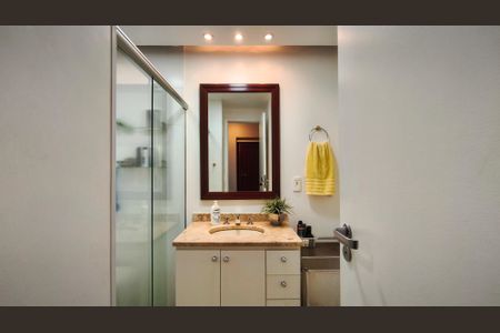 Apartamento à venda com 77m², 2 quartos e 1 vaga Apartamento à venda com 77m², 2 quartos e 1 vagaBanheiro Corredor