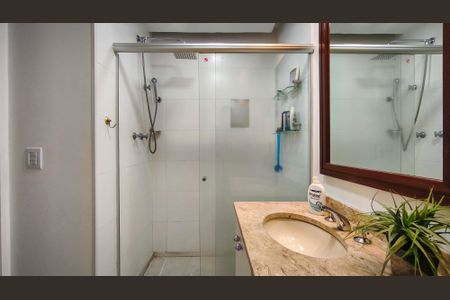 Apartamento à venda com 77m², 2 quartos e 1 vaga Apartamento à venda com 77m², 2 quartos e 1 vagaBanheiro Corredor