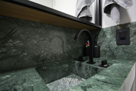 Apartamento à venda com 84m², 2 quartos e 1 vaga Apartamento à venda com 84m², 2 quartos e 1 vagaBanheiro Suíte 1