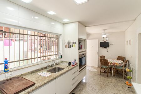 Casa à venda com 235m², 3 quartos e 5 vagas Casa à venda com 235m², 3 quartos e 5 vagasCozinha