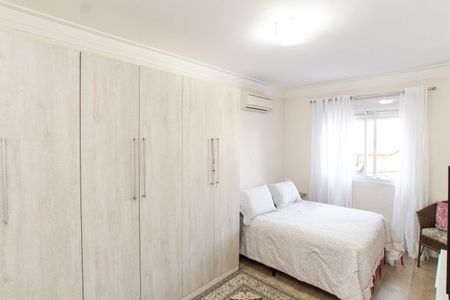 Casa à venda com 235m², 3 quartos e 5 vagas Casa à venda com 235m², 3 quartos e 5 vagasSuíte