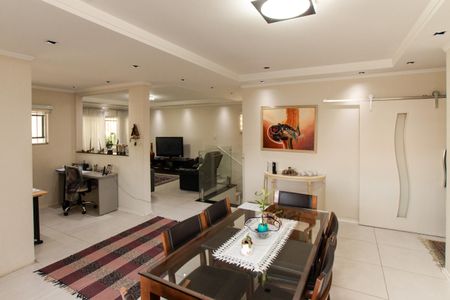 Casa à venda com 235m², 3 quartos e 5 vagas Casa à venda com 235m², 3 quartos e 5 vagasSala de Jantar