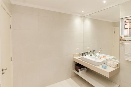 Casa à venda com 235m², 3 quartos e 5 vagas Casa à venda com 235m², 3 quartos e 5 vagasBanheiro