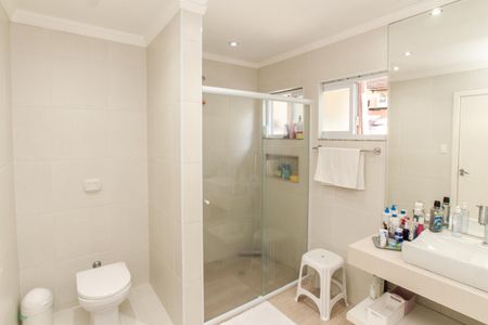 Casa à venda com 235m², 3 quartos e 5 vagas Casa à venda com 235m², 3 quartos e 5 vagasBanheiro da Suíte