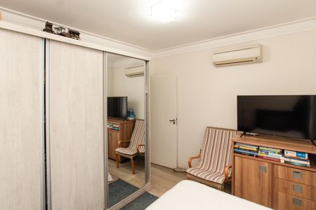 Casa à venda com 235m², 3 quartos e 5 vagas Casa à venda com 235m², 3 quartos e 5 vagasQuarto 1