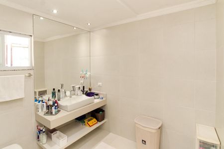 Casa à venda com 235m², 3 quartos e 5 vagas Casa à venda com 235m², 3 quartos e 5 vagasBanheiro da Suíte