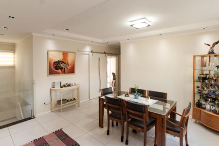 Casa à venda com 235m², 3 quartos e 5 vagas Casa à venda com 235m², 3 quartos e 5 vagasSala de Jantar