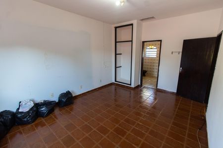 Casa à venda com 200m², 5 quartos e 2 vagas Casa à venda com 200m², 5 quartos e 2 vagasSuíte 2