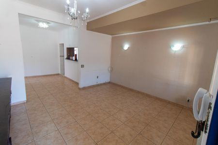 Casa à venda com 200m², 5 quartos e 2 vagas Casa à venda com 200m², 5 quartos e 2 vagasSala