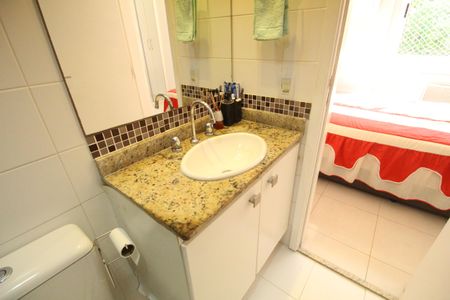 Apartamento à venda com 76m², 3 quartos e 1 vagaBanheiro da suíte