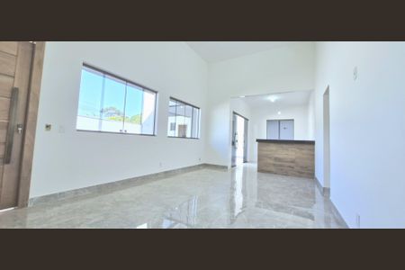 Casa à venda com 158m², 3 quartos e 2 vagasSala