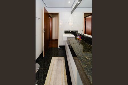 Apartamento à venda com 120m², 3 quartos e 2 vagasBanheiro social