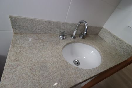 Apartamento à venda com 65m², 2 quartos e 2 vagasBanheiro - Pia