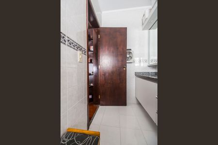 Casa de condomínio à venda com 367m², 4 quartos e 4 vagas Casa de condomínio à venda com 367m², 4 quartos e 4 vagasBanheiro da Suíte 1