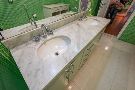 Apartamento para alugar com 142m², 3 quartos e 2 vagas Apartamento para alugar com 142m², 3 quartos e 2 vagasBanheiro Social