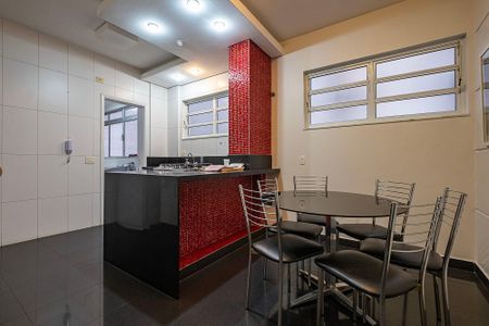 Apartamento para alugar com 142m², 3 quartos e 2 vagas Apartamento para alugar com 142m², 3 quartos e 2 vagasCozinha