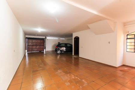Casa à venda com 280m², 3 quartos e 6 vagas Casa à venda com 280m², 3 quartos e 6 vagasGaragem