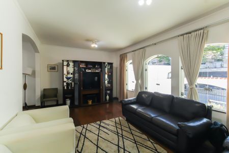 Casa à venda com 280m², 3 quartos e 6 vagas Casa à venda com 280m², 3 quartos e 6 vagasSala