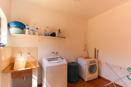 Casa à venda com 280m², 3 quartos e 6 vagas Casa à venda com 280m², 3 quartos e 6 vagasÁrea de Serviço