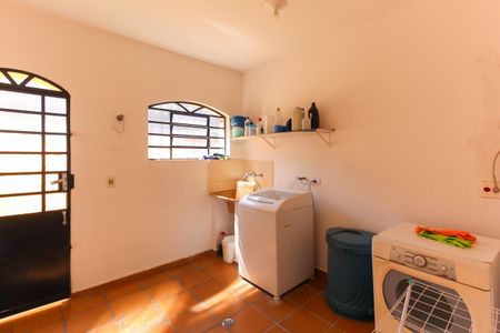 Casa à venda com 280m², 3 quartos e 6 vagas Casa à venda com 280m², 3 quartos e 6 vagasÁrea de Serviço