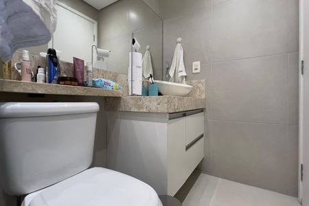Apartamento à venda com 83m², 3 quartos e 2 vagas Apartamento à venda com 83m², 3 quartos e 2 vagasBanheiro da Suíte