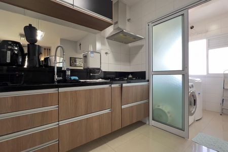 Apartamento à venda com 83m², 3 quartos e 2 vagas Apartamento à venda com 83m², 3 quartos e 2 vagasCozinha e Área de Serviço