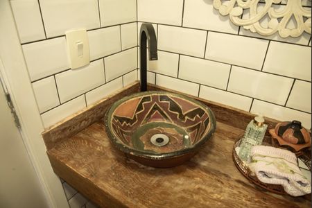 Casa à venda com 164m², 2 quartos e 2 vagasBanheiro de Serviço