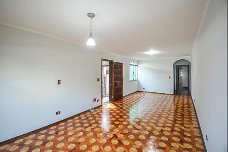 Casa à venda com 229m², 3 quartos e 3 vagasSala