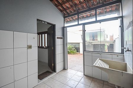 Casa à venda com 229m², 3 quartos e 3 vagasÁrea de Serviço 2
