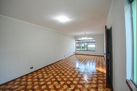 Casa à venda com 229m², 3 quartos e 3 vagasSala