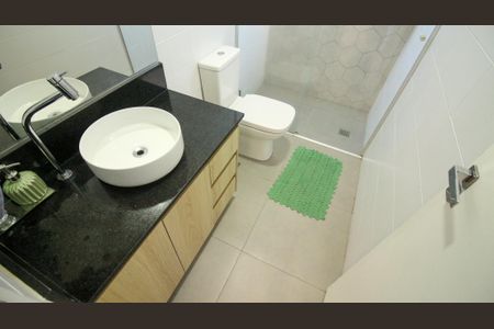 Apartamento à venda com 55m², 2 quartos e 1 vaga Apartamento à venda com 55m², 2 quartos e 1 vagaBanheiro