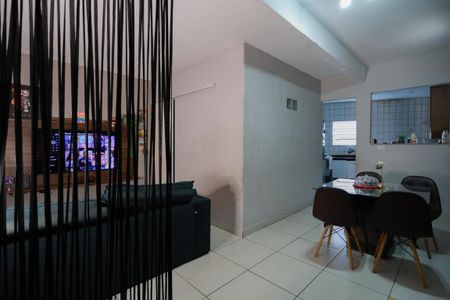 Casa para alugar com 280m², 5 quartos e 2 vagas Casa para alugar com 280m², 5 quartos e 2 vagasCasa 2 - Sala