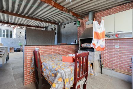 Casa para alugar com 280m², 5 quartos e 2 vagas Casa para alugar com 280m², 5 quartos e 2 vagasÁrea de serviço e lazer